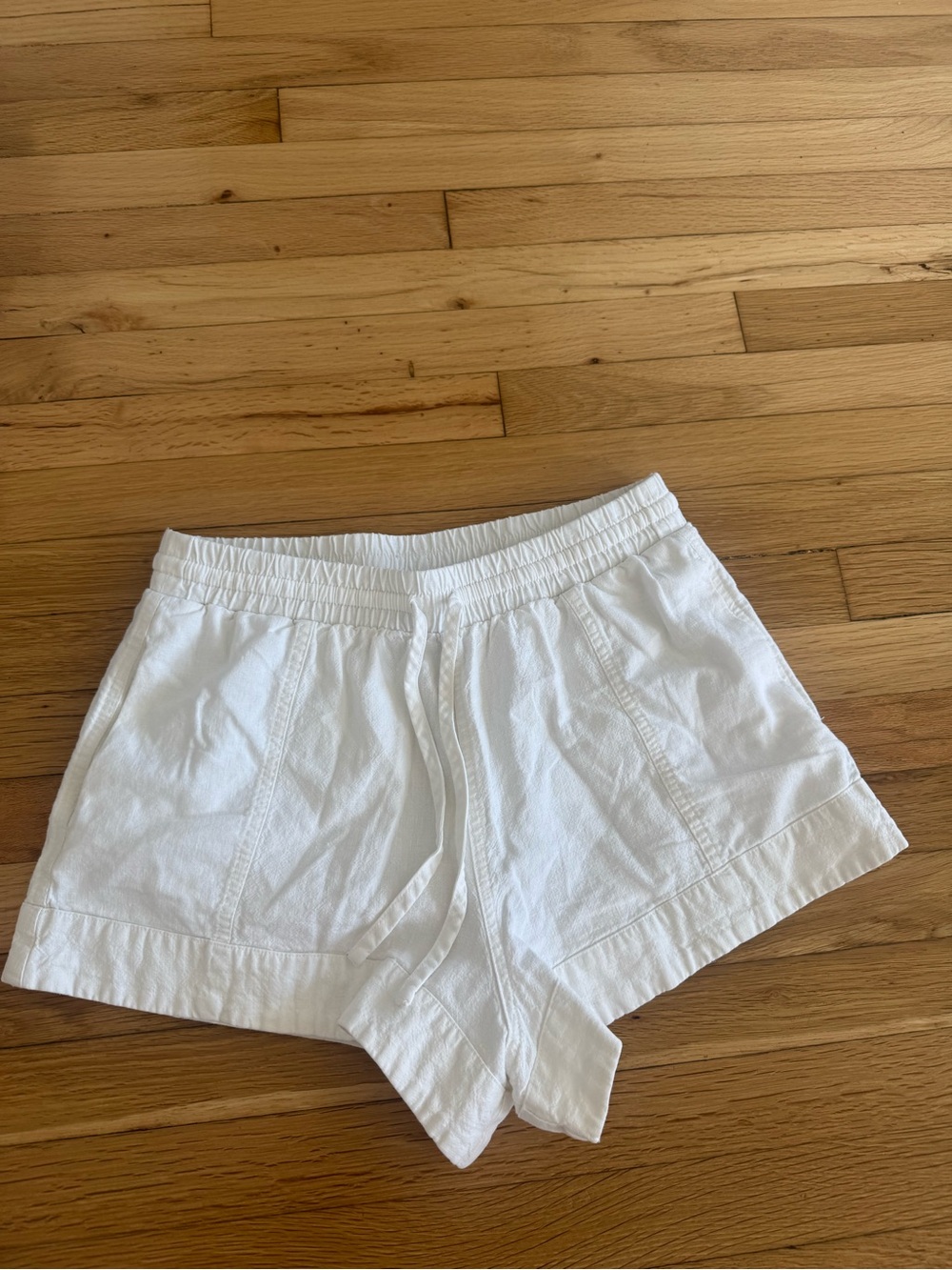 Universal Thread Women’s White Pull-On Linen Shorts